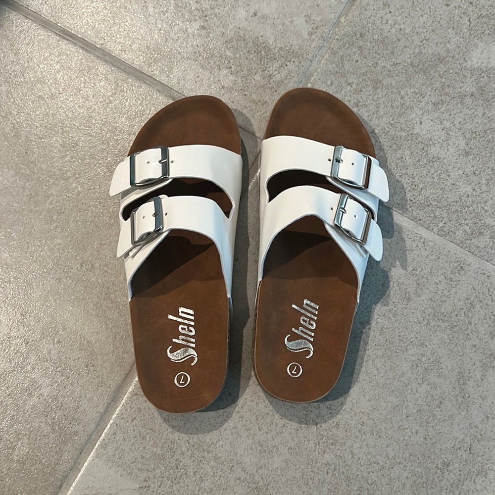 Sandals size 7